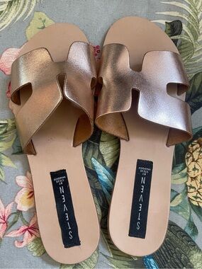 Steve Madden Metallic Rose Gold Slide Sandals